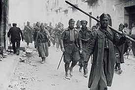 Miles de refugiados y el propio gobierno republicano cruzan la frontera francesa; los franquistas conquistan el resto de Cataluña.