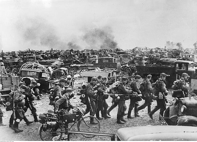 оточення і знищення радянських військ в «котлі» під Уманню.