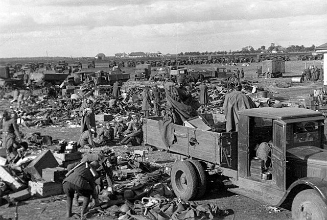 оточення та розгром радянських військ в «котлі» під Маріуполем (або “Азовському котлі”.