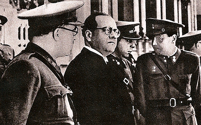 El gobierno de Negrín abandona Barcelona y se dirige a Figueras poco antes de que la capital catalana cayera en manos franquistas.