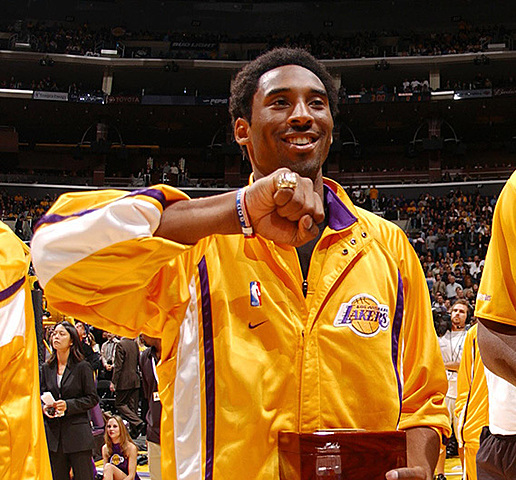 Bere lehengo eraztuna lortu zuen