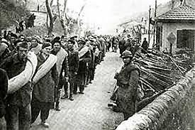 Miles de refugiados y el propio gobierno republicano cruzan la frontera francesa; los franquistas conquistan el resto de Cataluña.