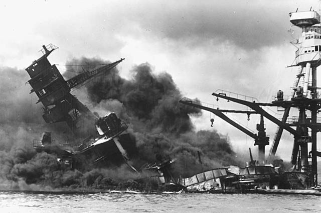 7 de dezembro - o Japão ataca a base norte-americana de Pearl Harbor