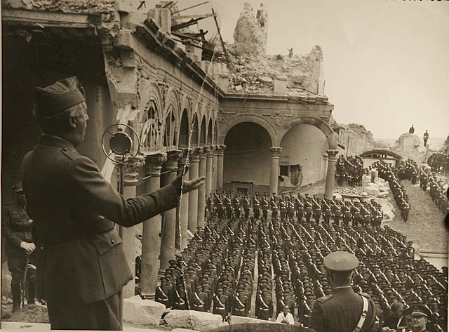 FRANCO LIBERA A LOS ASEDIADOS EN EL ALCÁZAR DE TOLEDO Y CONTRATA A LOS SUBLEVADOS