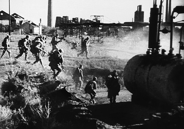 Початок евакуації промислових підприємств з України &nbsp;за Урал.