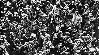 La revolución social se extiende por la zona republicana. Comienza la represión a cargo de grupos descontrolados contra el clero y los acusados de apoyar a los sublevados. Los sublevados obtienen un tercio del territorio español.