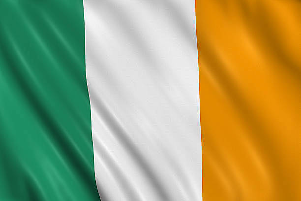 Reino Unido reconoce el Estado Libre de Irlanda.