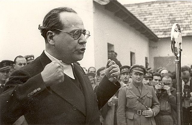 Mayo de 1937. El socialista Juan Negrín sustituye a Largo Caballero al frente del gobierno republicano.