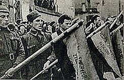 La URSS envía sus primeros equipos de ayuda a los republicanos. Llegan los primeros miembros de las Brigadas Internacionales.