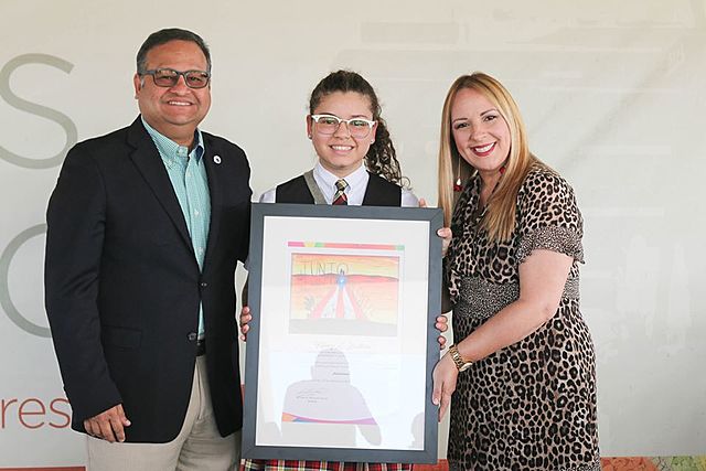 Otorgada reconocimiento por dibujo en el calendario municipal de caguas