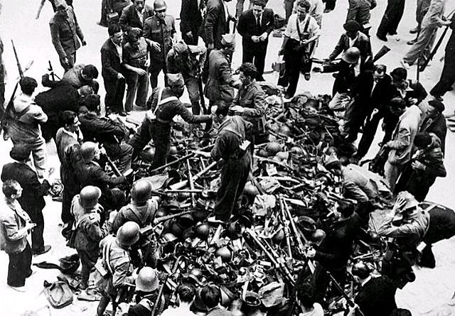 Sublevación en contra del Frente Popular y la República: comienza la rebelión militar que da lugar a la Guerra Civil.