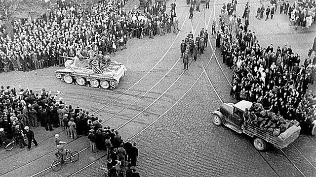 Окупація та анексія Радянським Союзом Литви, Латвії та Естонії.