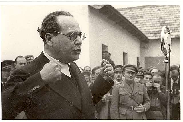 (Mayo de 1937)El socialista Juan Negrín sustituye a Largo Caballero al frente del gobierno republicano.