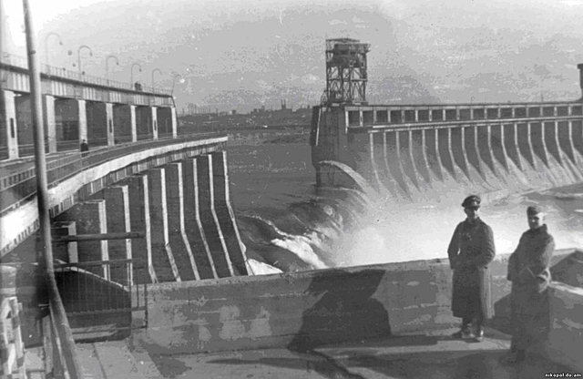 Підрив радянськими військами греблі Дніпрогесу