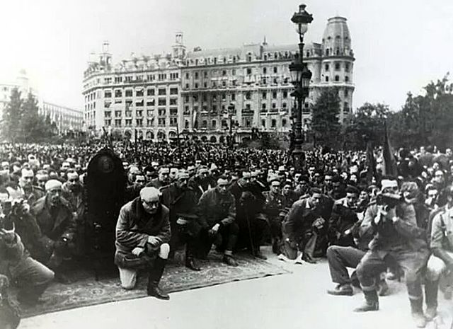 Las tropas franquistas lanzan una ofensiva contra Cataluña.