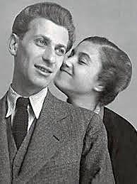 Gyarmati Fannival összeházasodik.