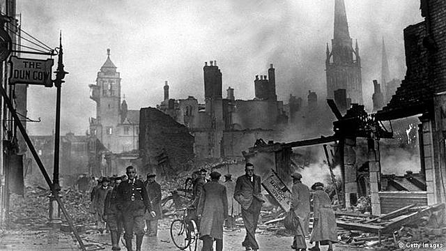 Alemanha começa a bombardear o sul da Inglaterra.