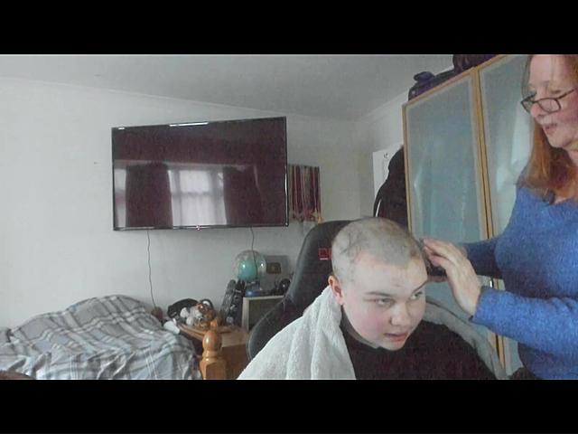 En Twitch vi a uno de los mejores jugadores de Fortnite, como se quedaba calvo