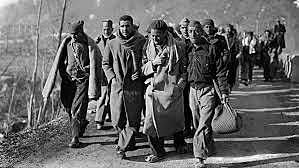 Miles de refugiados y el propio gobierno republicano cruzan la frontera francesa; los franquistas conquistan el resto de Cataluña