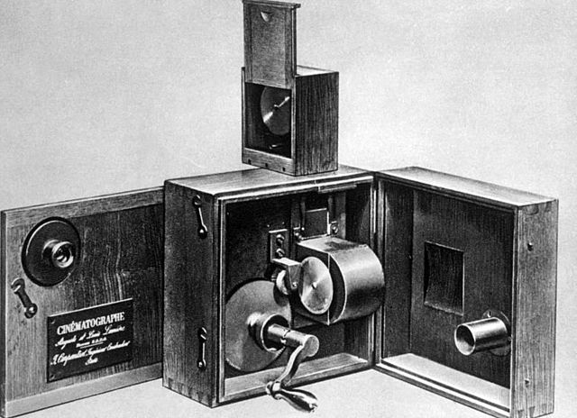 Inventan el cinematógrafo