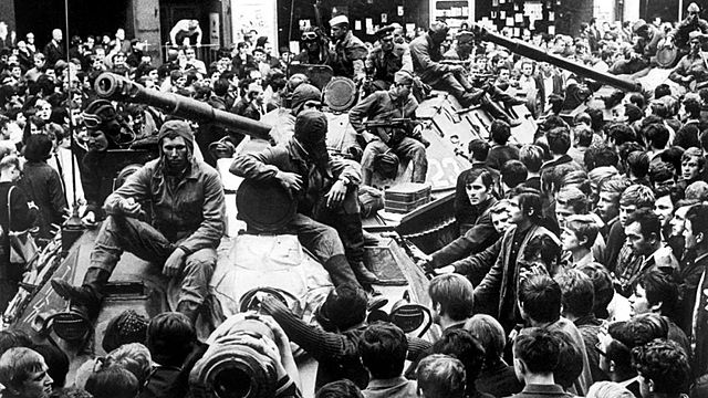 Los soviéticos ocupan Praga