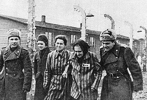 Los soviéticos liberan el campo de Auschwitz