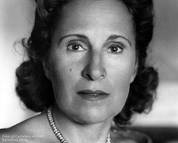 Dalí meets his future wife