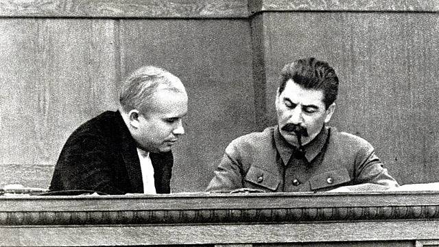 Kruschev denuncia a Stalin en su "discurso secreto" ante el XX Congreso del PCUS