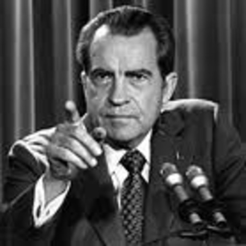 Televised Senate hearings on Watergate begin
