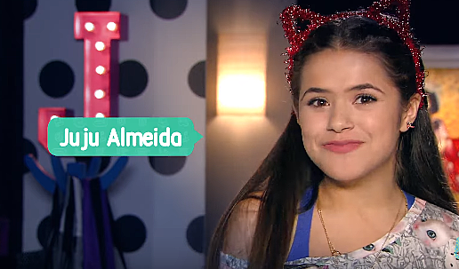 Produz o último vídeo como a personagem Juliana Almeida, no canal do Youtube “Vlog da Juju”.