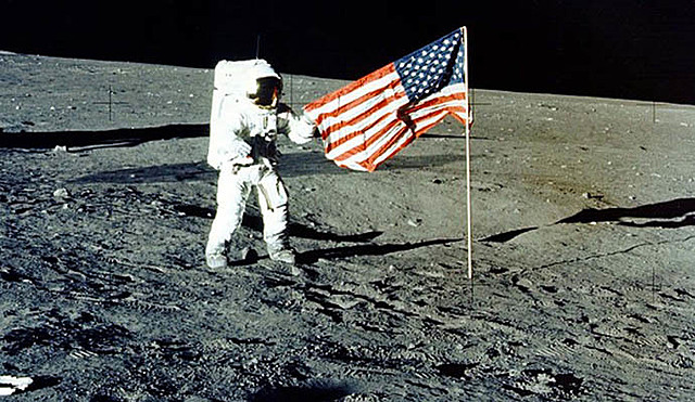 Astronautas norteamericanos llegan a la Luna