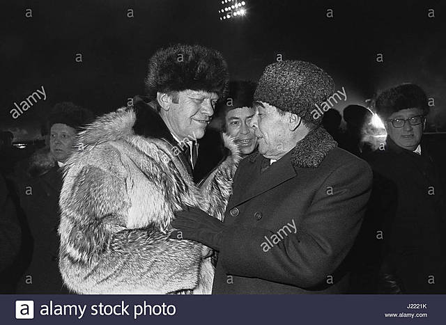 Breznev y Ford se encuentran y acuerdan un borrador del tratado SALT II