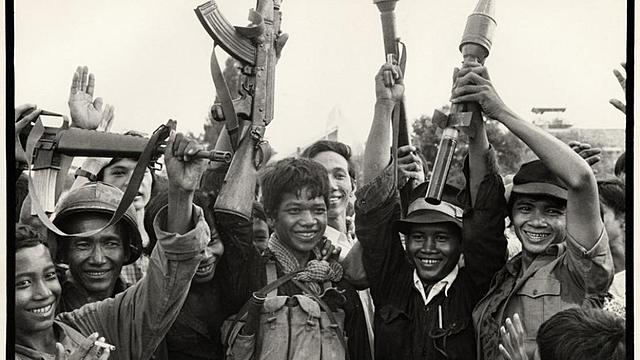 Los Khmers rojos conquistan Phnom Penh, capital de Camboya