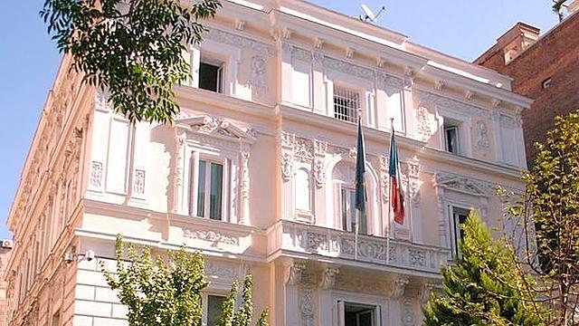 Embajadores de la ONU abandonan España, y Francia cierra sus fronteras con España