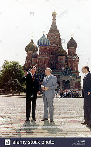 Cumbre Reagan-Gorbachov en Moscú. Intercambio de las ratificaciones del Tratado de Washington