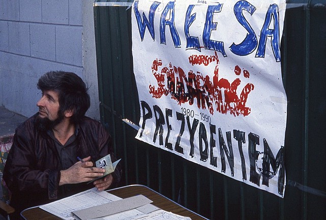 Abrumadora victoria de Solidaridad en las primeras elecciones libres en Polonia