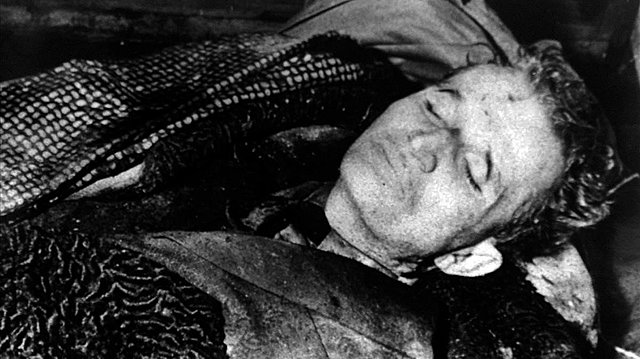 El dictador comunista rumano Ceaucescu es ejecutado