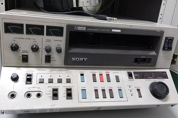 Primer vídeo transistorizado destinado al público.