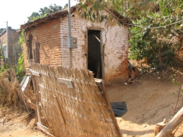 Ruby volta a morar com a mãe.
