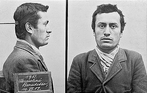 Encarcelamiento de Mussolini y final del Fascismo Italiano.