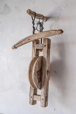 INVENCION DE LA POLEA, UNA GRAN AYUDA EN LA CONSTRUCCION