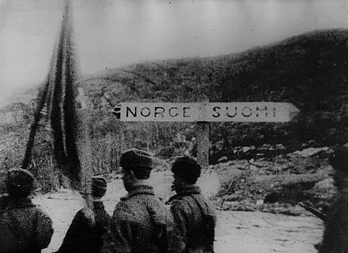 22 октября - войска Карельского фронта вышли на государственную границу с Норвегией.