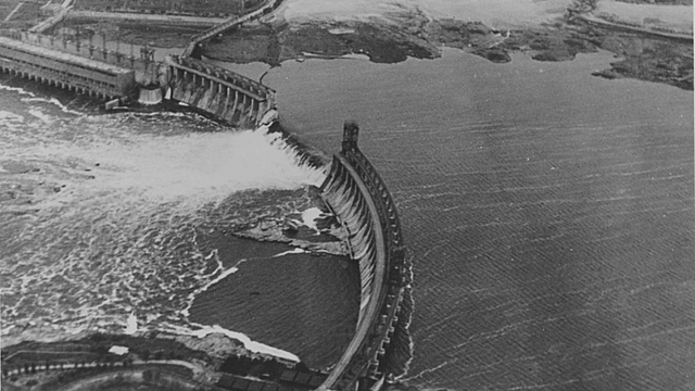 Підрив радянськими військами греблі Дніпрогесу