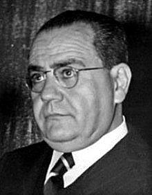 el socialista Juan Negrín sustituye a Largo Caballero al frente del gobierno republicano.