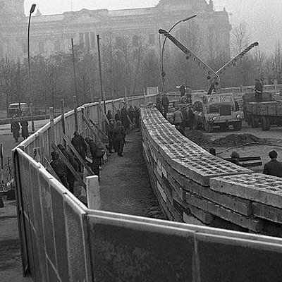 Timeline: Muro de Berlim (construção à queda)