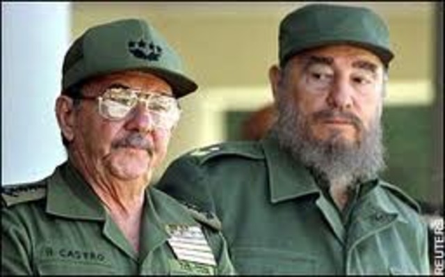 Fidel Castro hands over power temporarily to brother Raúl