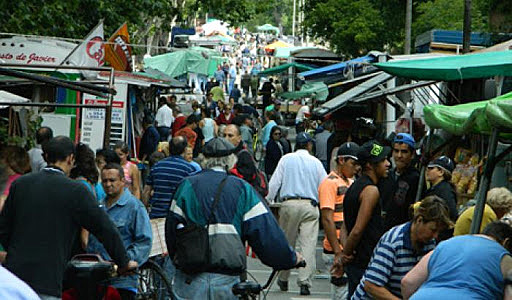 Medidas restrictivas para las ferias vecinales que no sean alimentarias, que deberán desarrollarse en un horario reducido, pero que permita a la población adquirir los alimentos. En conjunto  Gobierno e Intendencias