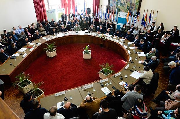 Prórroga por parte del Congreso de Intendentes del vencimiento de la cuota de patente de vehículos para el 20 de abril y la de contribución rural para el 30 del mismo mes.