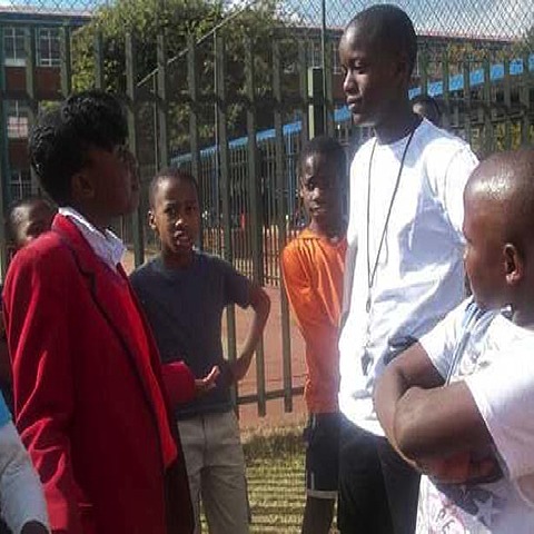 El futbol es solo para chicos.