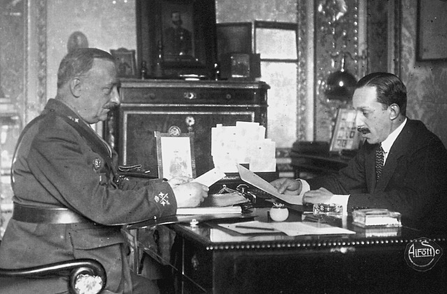 Dimisión del dictador.